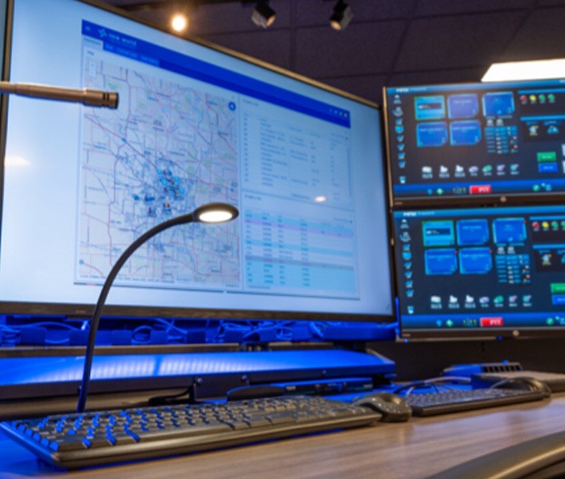 multi-screen-console-workstation