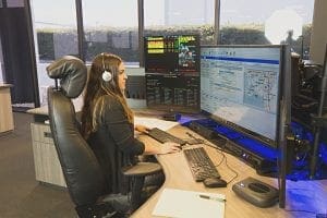 improve-ergonomic-viewing-angles-with-curved-monitor-array